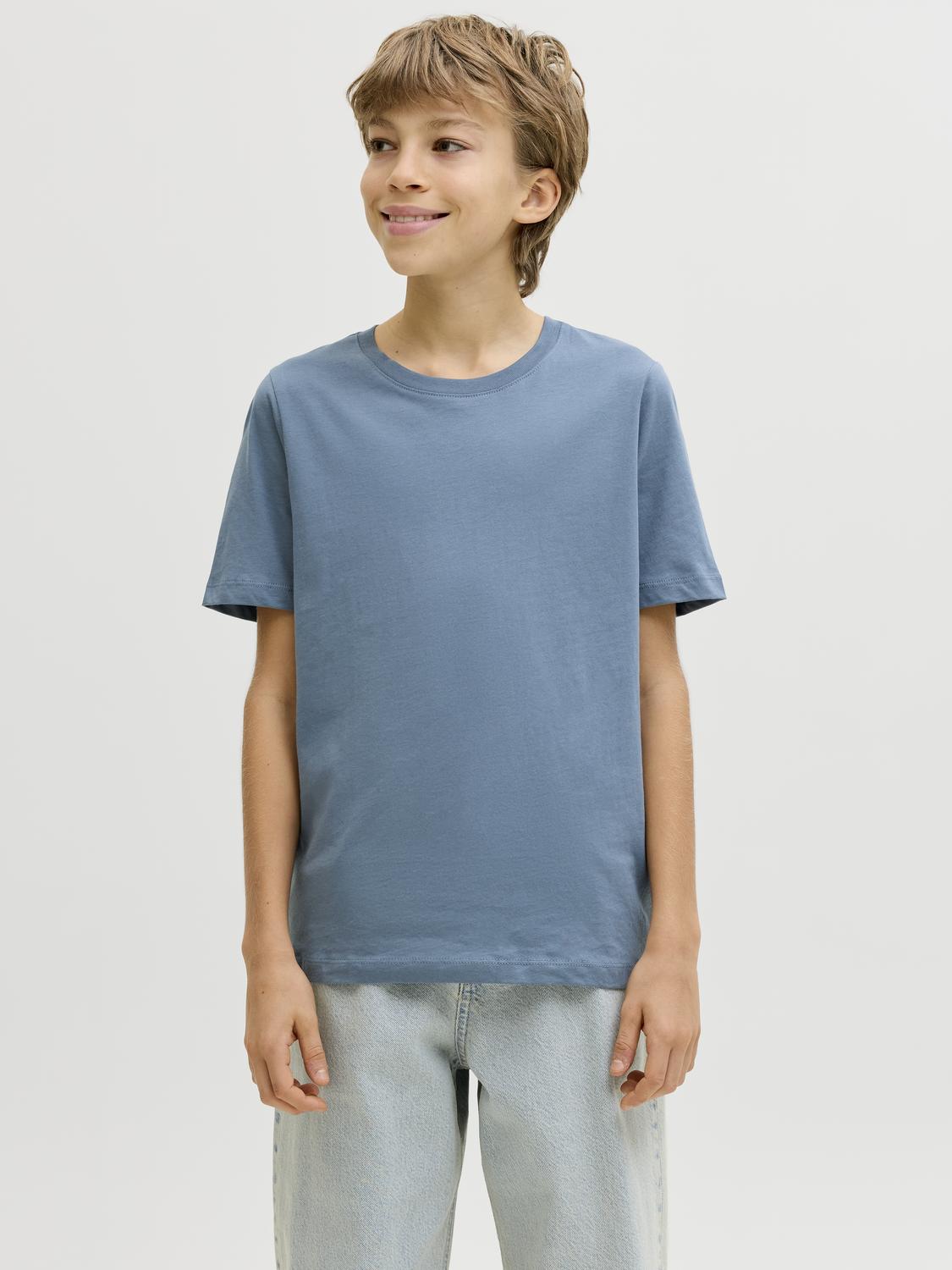 model_shot-front